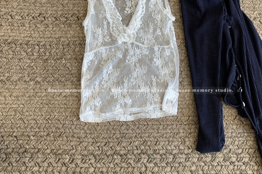 Cardigan Neck Trim Plain Camisole Scoop / V-Neck Lace Ruffle Top