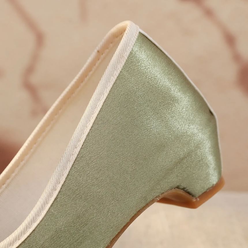 Floral Embroidered Pumps Panel