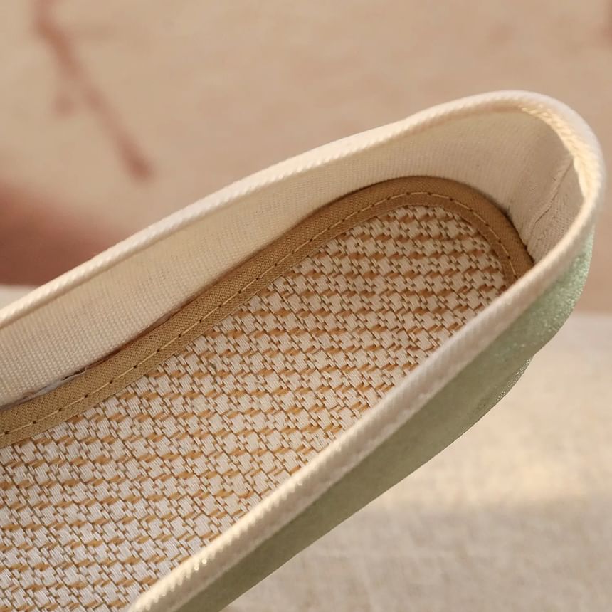 Floral Embroidered Pumps Panel