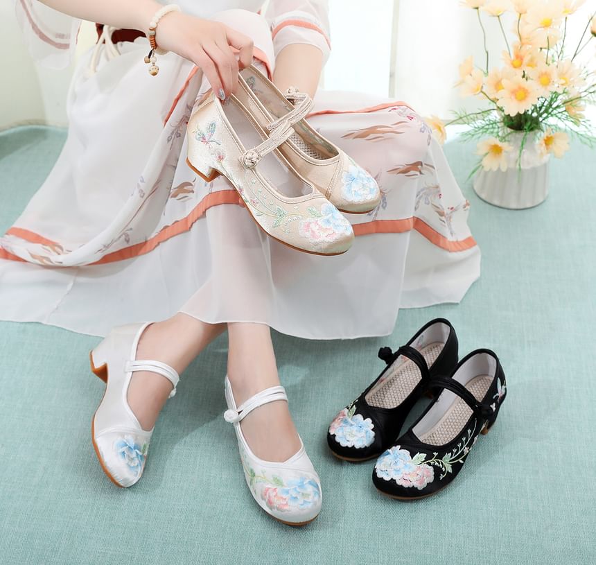 Heel Pumps Floral Embroidery Block