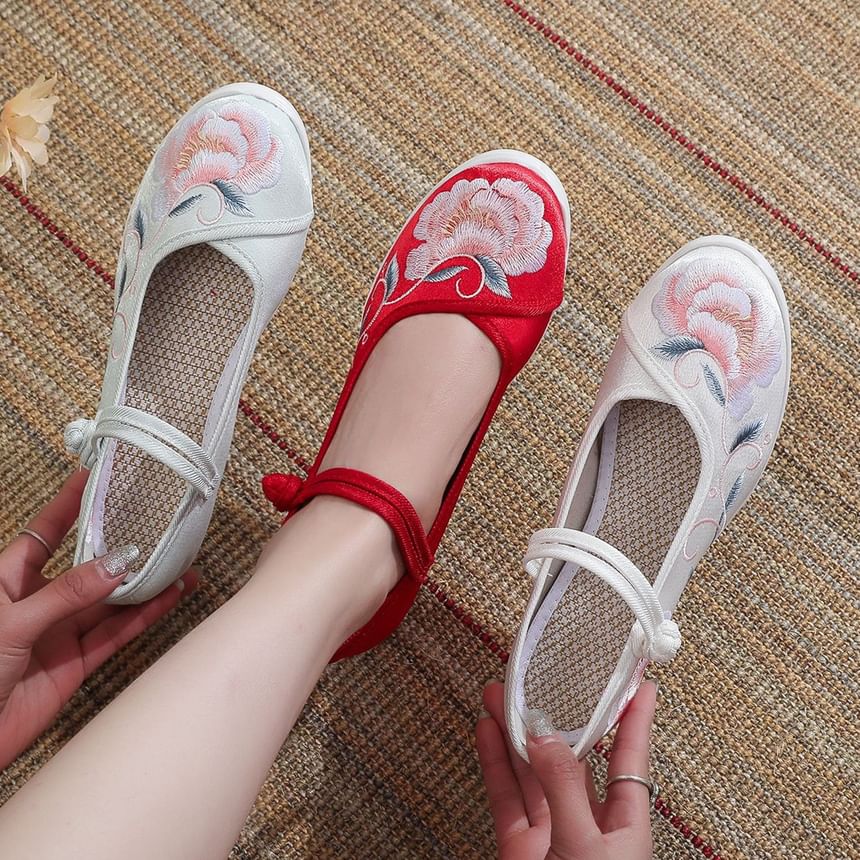 Wedge Shoes Floral Embroidery Heel