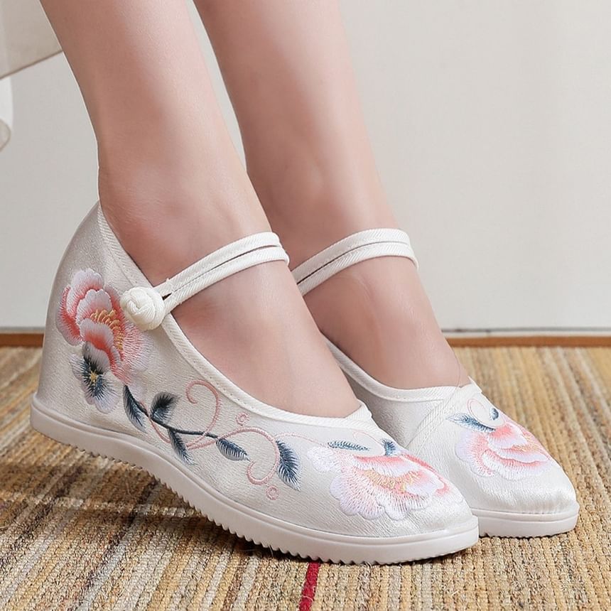 Wedge Shoes Floral Embroidery Heel