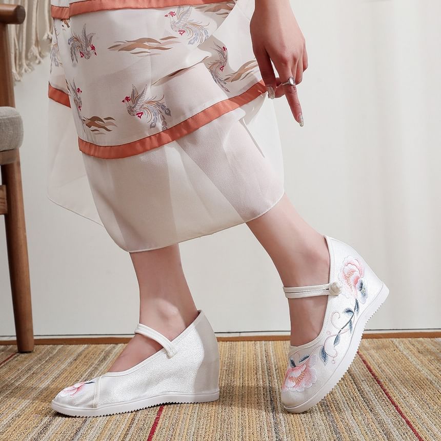 Wedge Shoes Floral Embroidery Heel