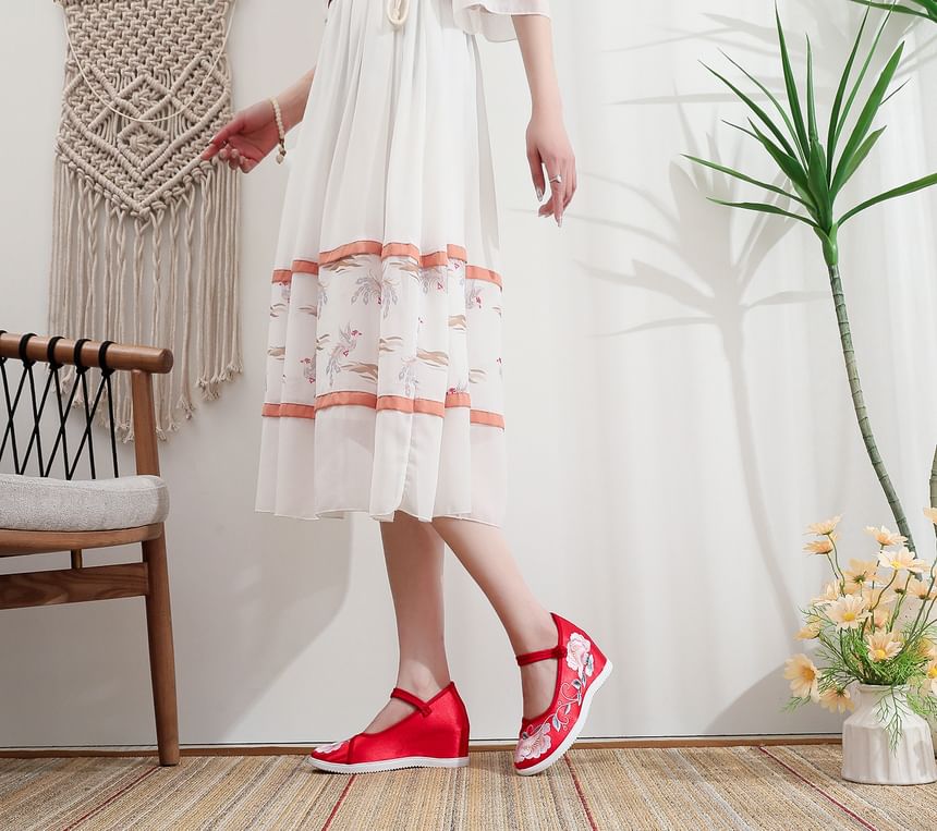 Wedge Shoes Floral Embroidery Heel