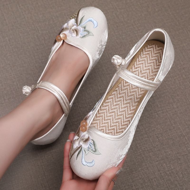 Block Heel Embroidered Shoes