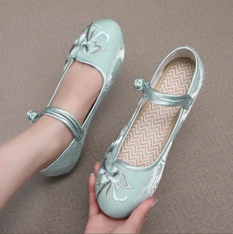 Block Heel Embroidered Shoes