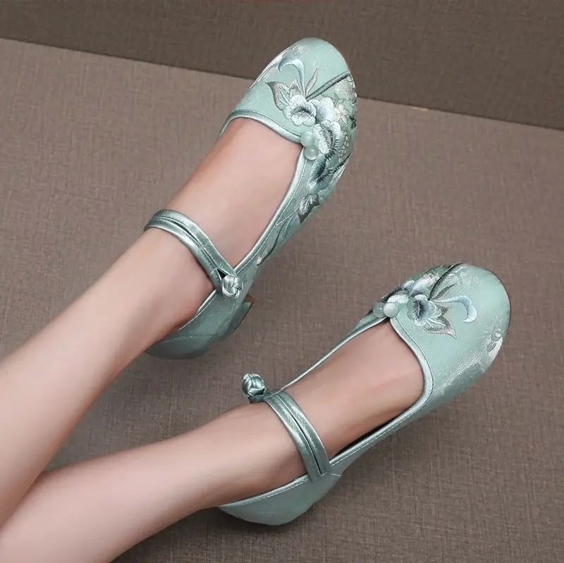 Block Heel Embroidered Shoes