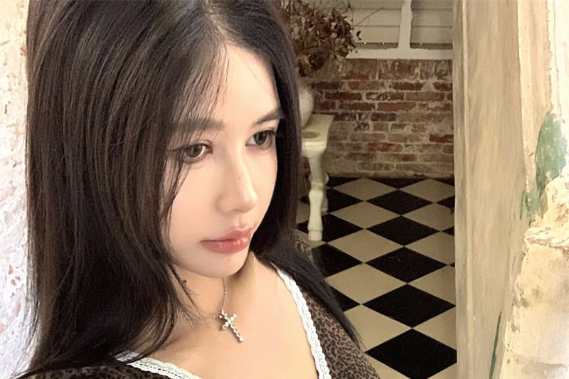 Fit Slim V-Neck Tee Short-Sleeve Trim Print Lace