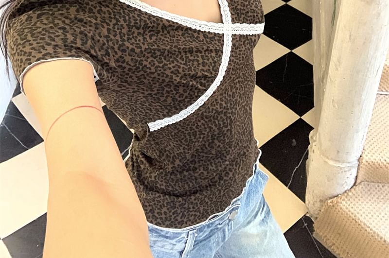 Fit Slim V-Neck Tee Short-Sleeve Trim Print Lace