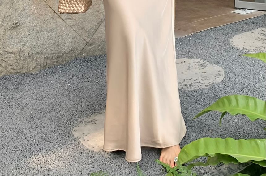 Plain H-Line Maxi Skirt High Rise