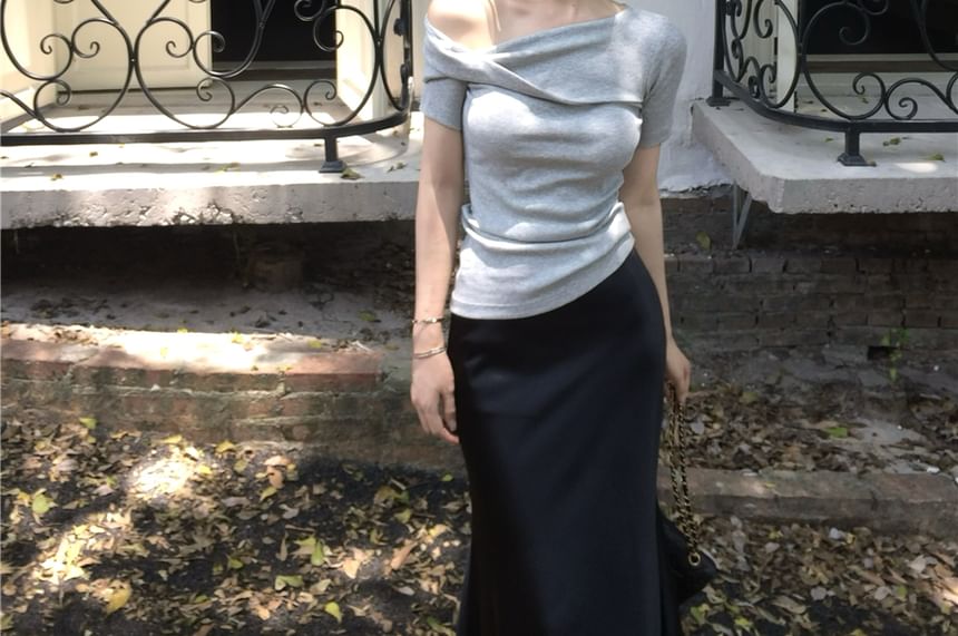 Short-Sleeve Fit T-Shirt Off-Shoulder Twist Slim