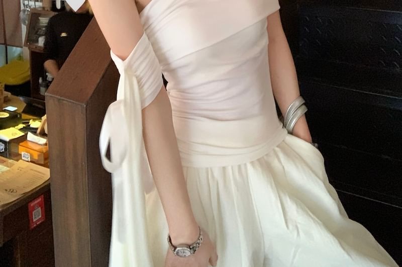 Short-Sleeve Slim Ruched Bow Off-Shoulder T-Shirt Fit Plain