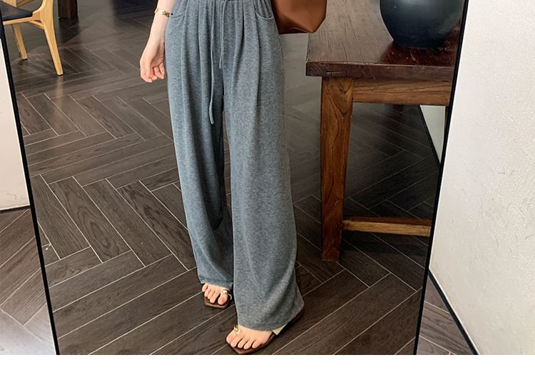 Slim Short-Sleeve Plain Fit Neck Round Tee