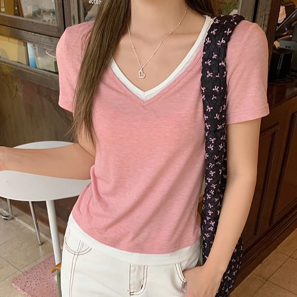 Short-Sleeve Mock V-Neck Contrast Two-Piece Trim Tee