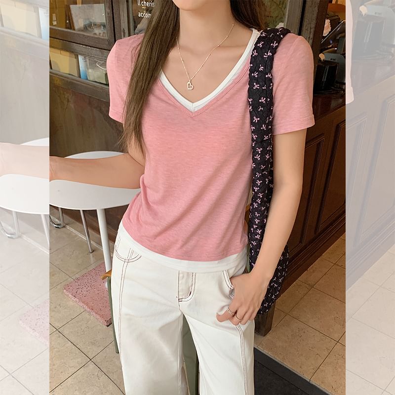 Short-Sleeve Mock V-Neck Contrast Two-Piece Trim Tee