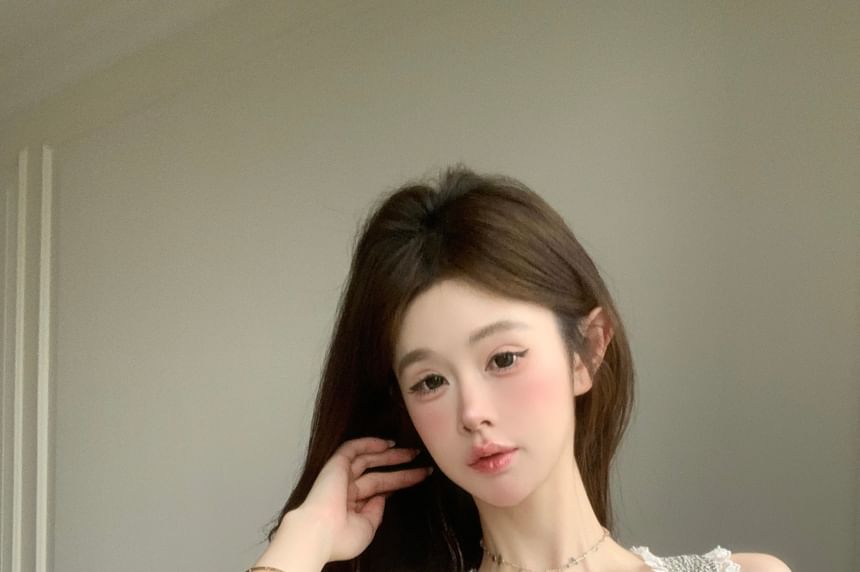 Slim Tank Fit Top Scoop Trim Neck Crop Lace