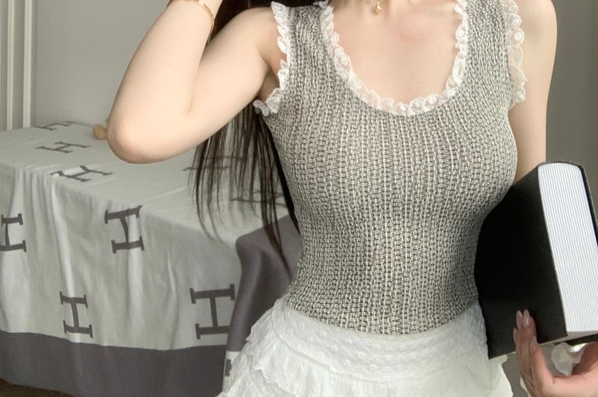 Slim Tank Fit Top Scoop Trim Neck Crop Lace