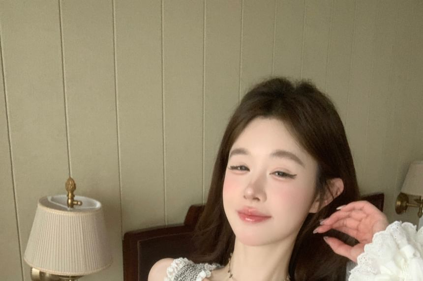 Slim Tank Fit Top Scoop Trim Neck Crop Lace