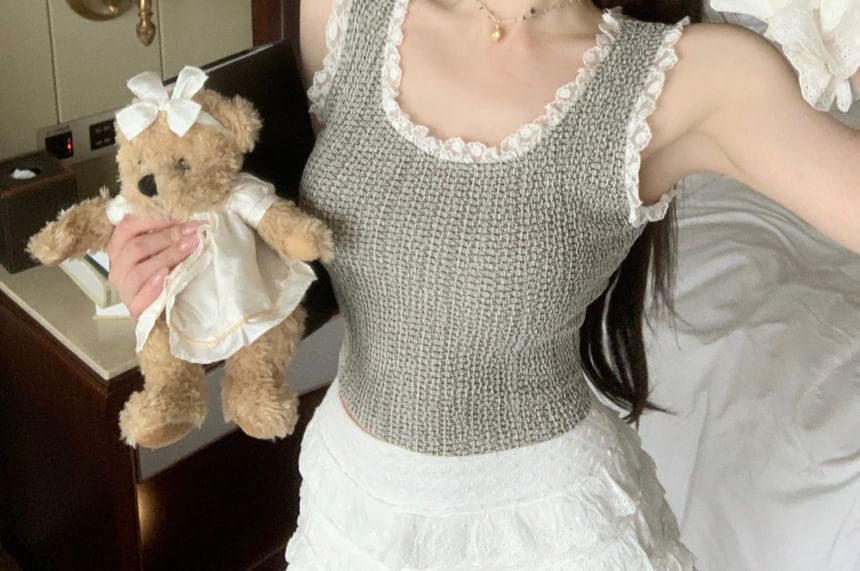 Slim Tank Fit Top Scoop Trim Neck Crop Lace