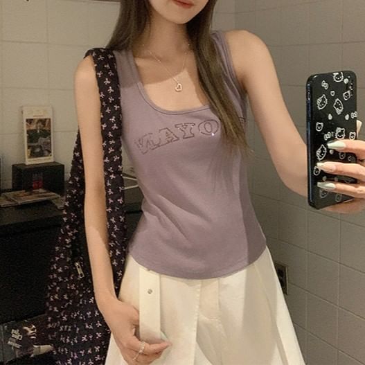 Top Slim Neck Tank Lettering Fit Scoop