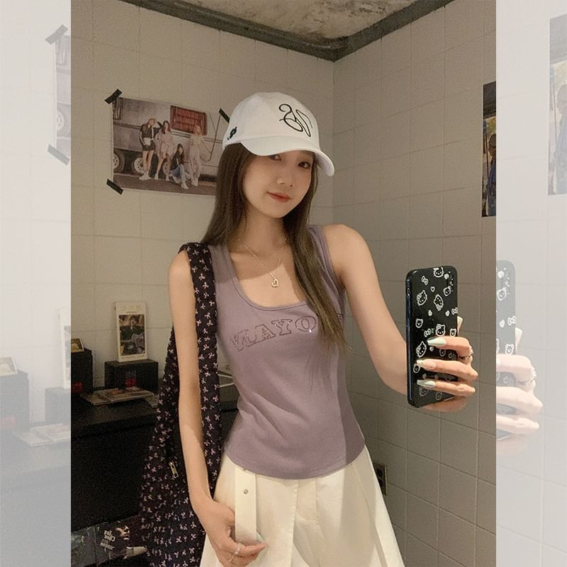 Top Slim Neck Tank Lettering Fit Scoop