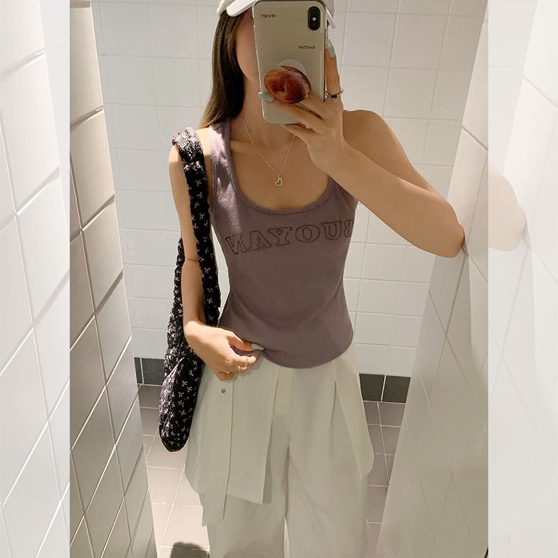 Top Slim Neck Tank Lettering Fit Scoop