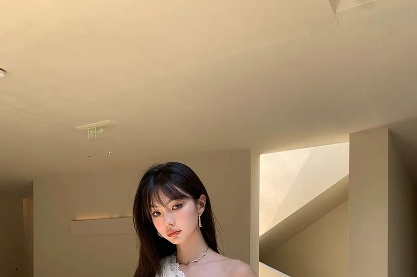 Slim One-Shoulder Lace-Trimmed Tank Top - LaceLux