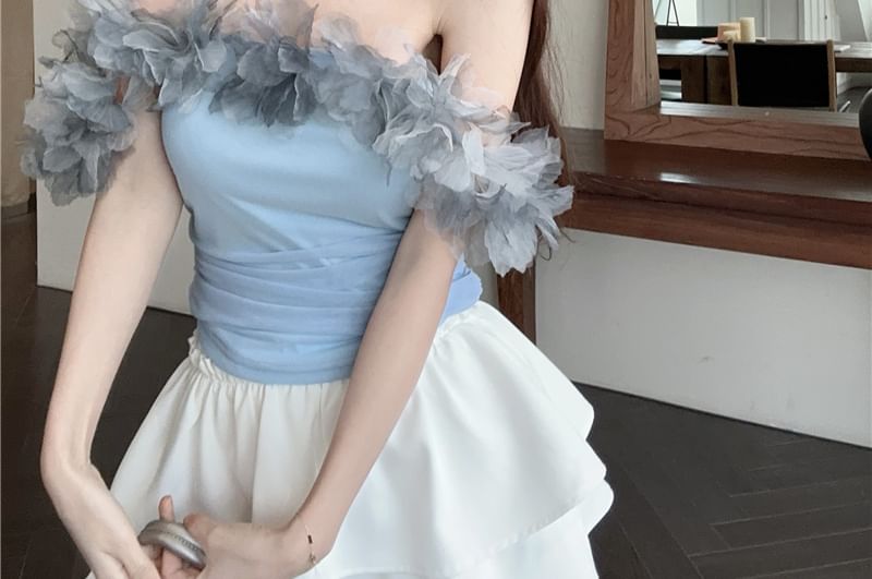 T-Shirt Off-Shoulder Detail Plain Flower