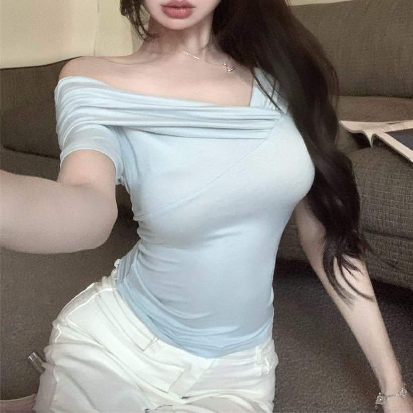 Plain Short-Sleeve T-Shirt One-Shoulder