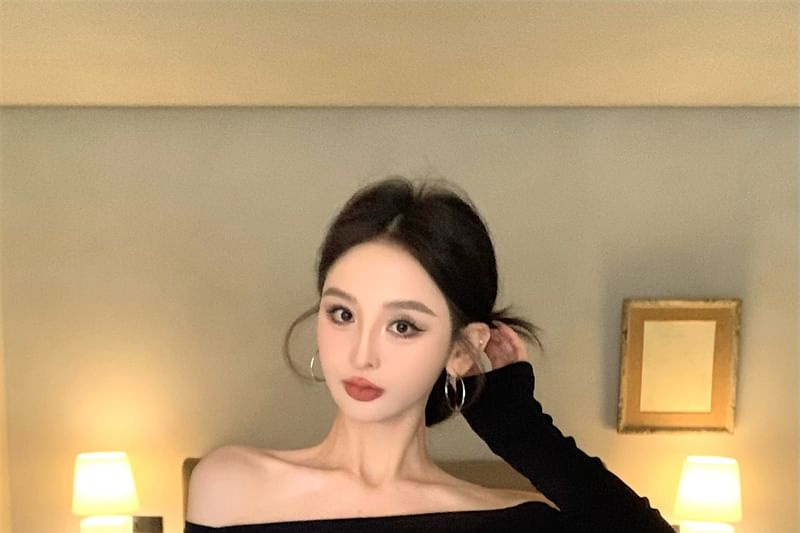 / Studded Flared Cropped Low Rise Plain Long-Sleeve Pants Off-Shoulder T-Shirt