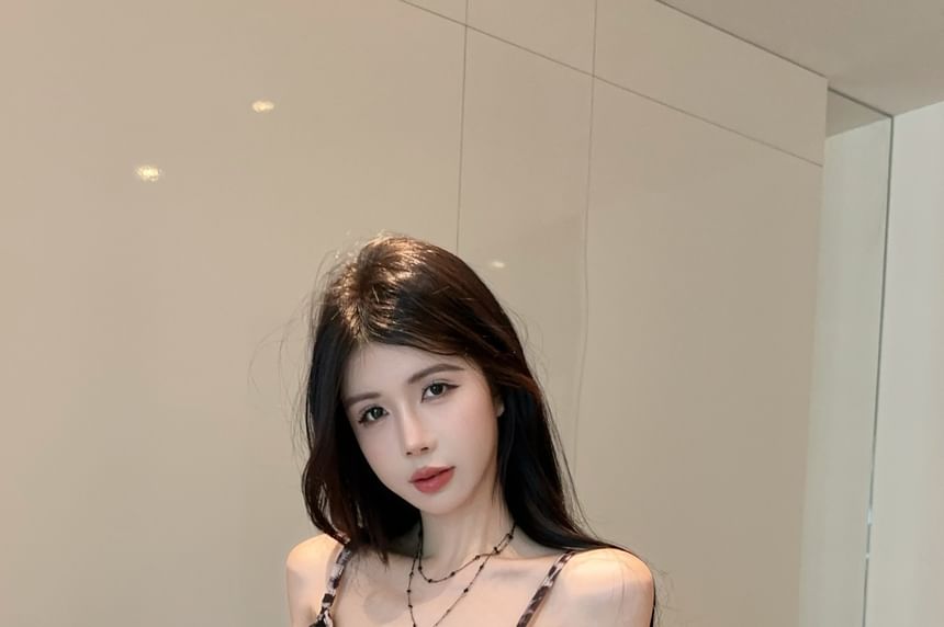 Ruffle Leopard Print Cami Slit Panel Tie-Up V-Neck Top