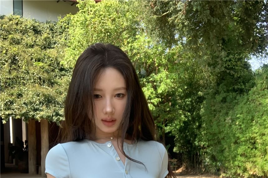 Tee Short-Sleeve Crop Half Buttoned Plain