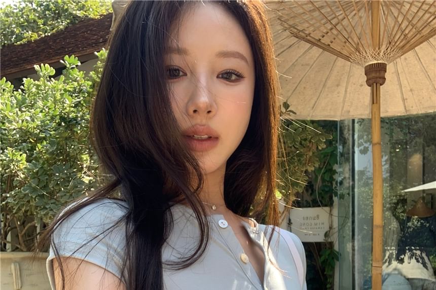 Tee Short-Sleeve Crop Half Buttoned Plain