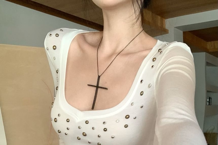 Plunge Short Plain Deep Sleeve Tee Studded