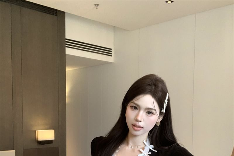 Cap-Sleeve Plain Bow Accent V-Neck Top