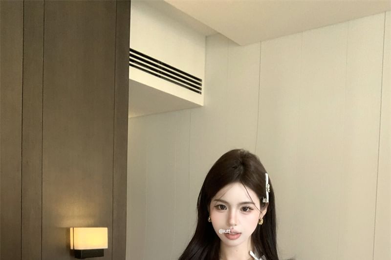 Cap-Sleeve Plain Bow Accent V-Neck Top