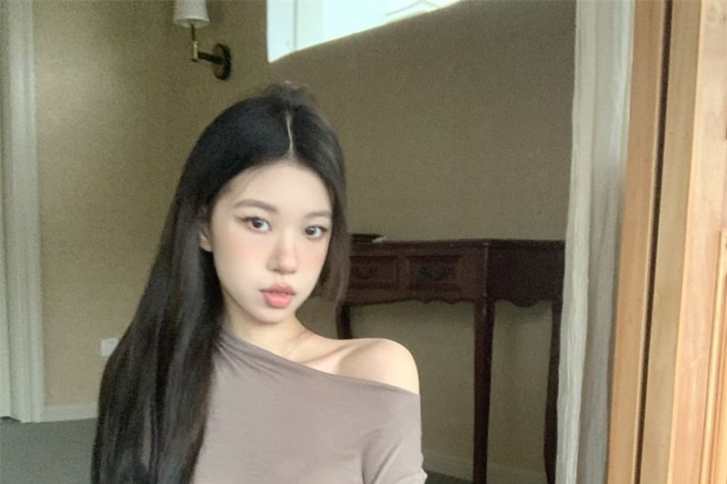 Long-Sleeve Shoulder Top Plain Off Crop