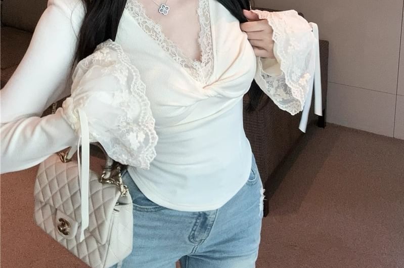 Slim V-Neck Long-Sleeved Lace Tee - LaceLux