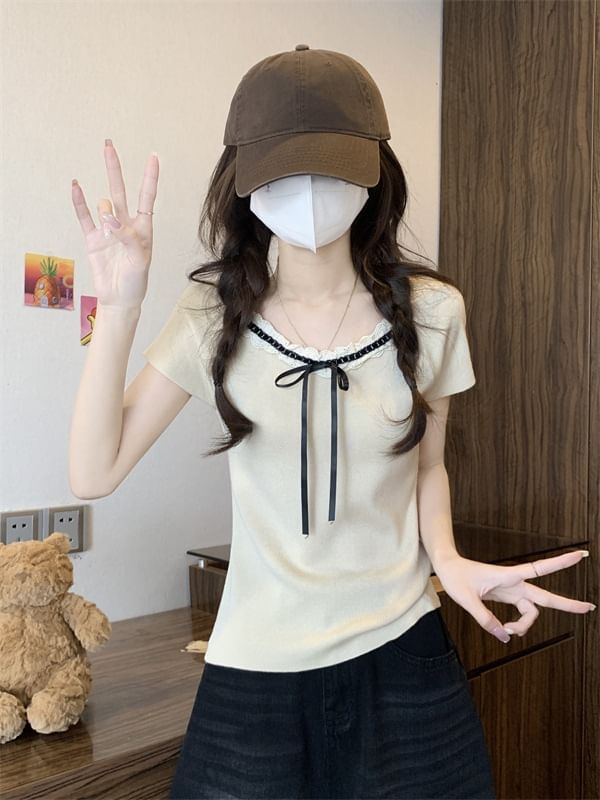 Bowknot Knit Top with Lace Trim and Short Sleeves