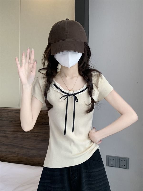 Bowknot Knit Top with Lace Trim and Short Sleeves