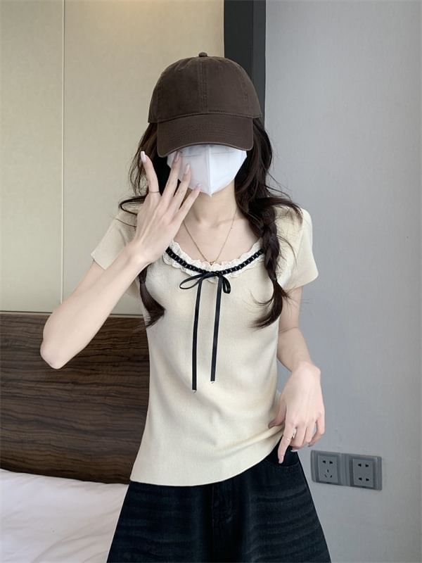 Bowknot Knit Top with Lace Trim and Short Sleeves