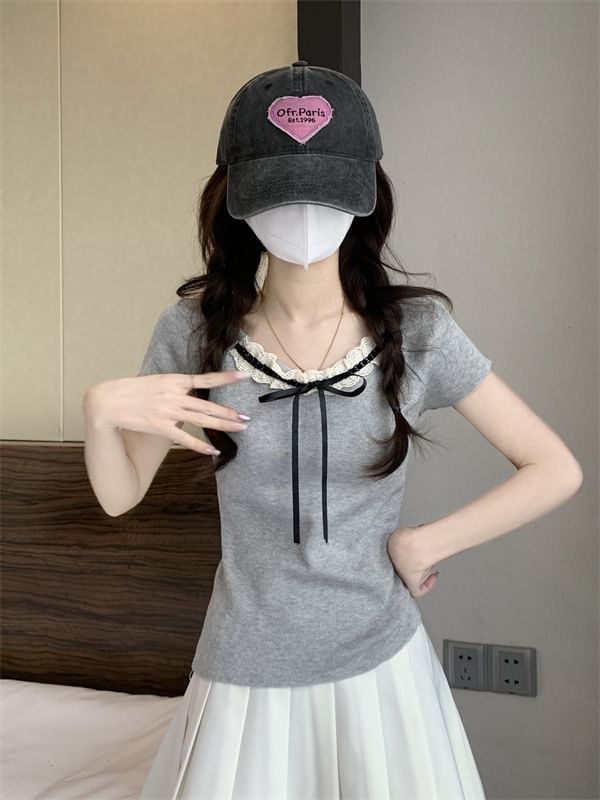 Bowknot Knit Top with Lace Trim and Short Sleeves