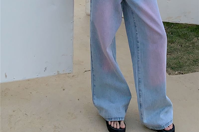 Leg Wide Low Rise Jeans Washed