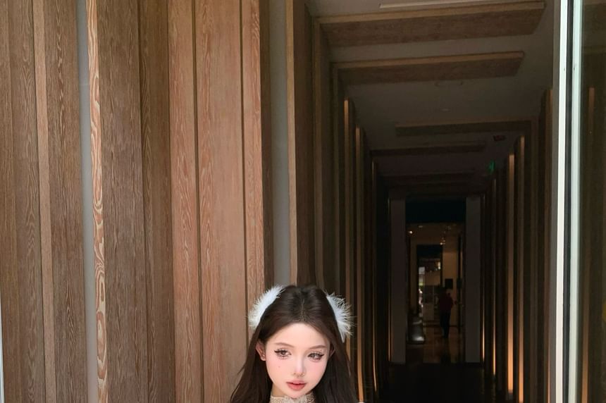 Lace High Square-Neck Top / Fishbone Balloon Shorts Puff-Sleeve Waist