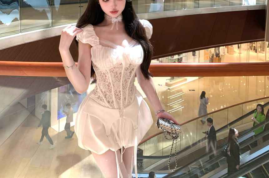 Lace High Square-Neck Top / Fishbone Balloon Shorts Puff-Sleeve Waist