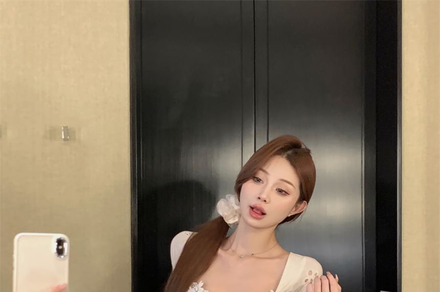 Short-Sleeve A-Line Dress Mini Floral Trim Square-Neck