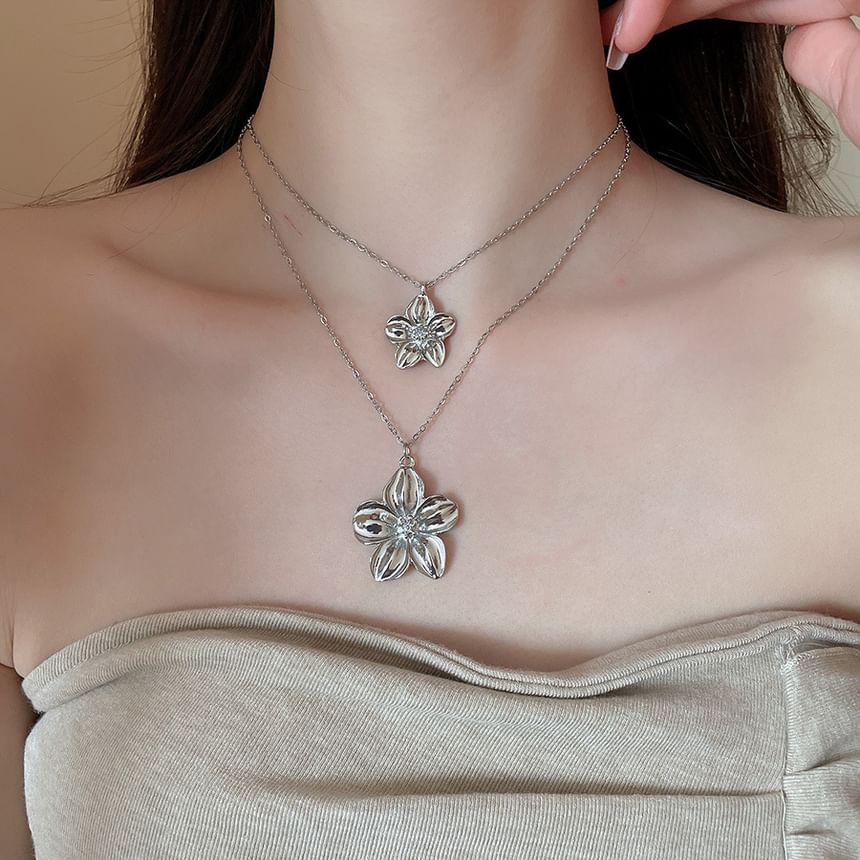 Floral Pendant Alloy Necklace / Drop Earring