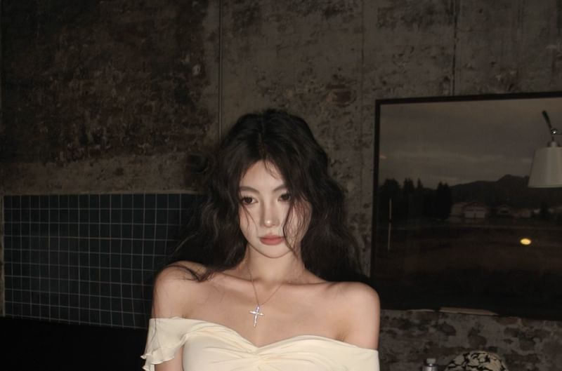 Cap-Sleeve Crop Top Plain V-Neck