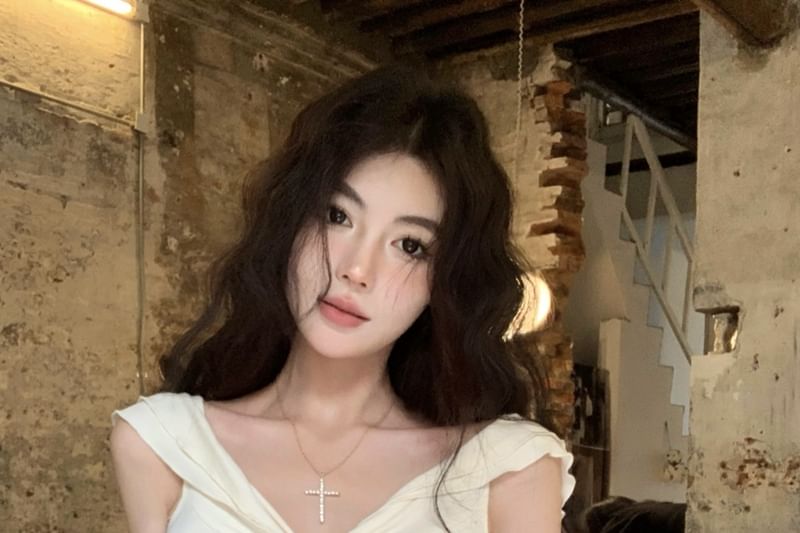 Cap-Sleeve Crop Top Plain V-Neck