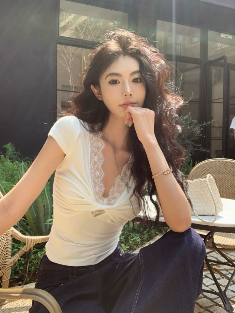 Trim Cap-Sleeve Top Crop V-Neck Lace